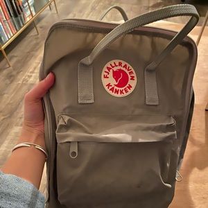 Fallraven Kanken Backpack (Taupe)
